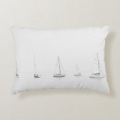ヴィンテージの黒く及び白いヨットの航海のな写真 アクセントクッション (正面)