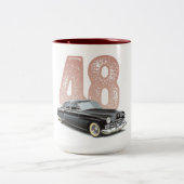 ヴィンテージの1948年のキャデラックのクーペ: 黒くクラシックな車 ツートーンマグカップ (中央)