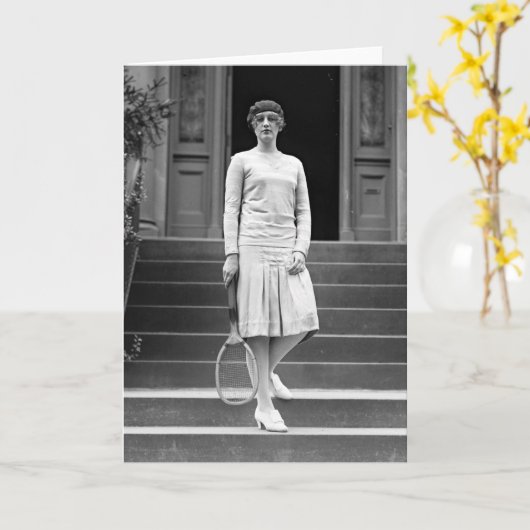 ヴィンテージの20年代の女性のテニスのファッション カード (黄色い花)