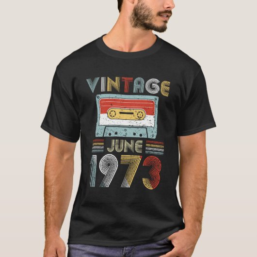 ヴィンテージの6月1973日の誕生日のカセットテープ Tシャツ (正面)