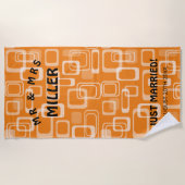 ヴィンテージの60年代のレトロのスタイルのデザインの結婚祝い ビーチタオル (正面)