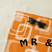 ヴィンテージの60年代のレトロのスタイルのデザインの結婚祝い ビーチタオル (インサイチュ)