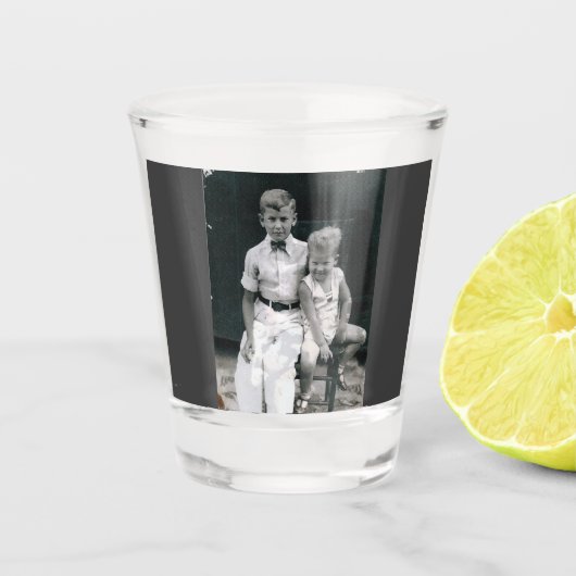 ヴィンテージの"兄弟"の小グラス ショットグラス (正面)