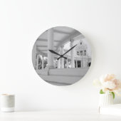 ヴィンテージのColonnadeの黒く及び白い建築の写真 ラージ壁時計 (ホーム)