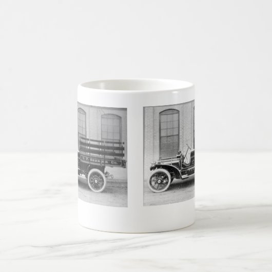 ヴィンテージのPackardのトラックのマグ コーヒーマグカップ (中央)