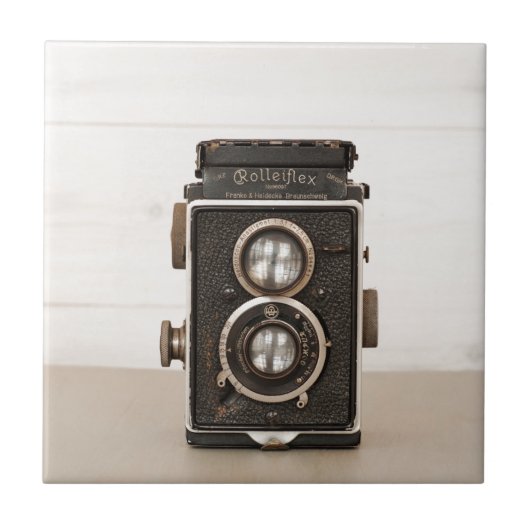 ヴィンテージのRolleiflex対レンズのカメラ タイル (正面)