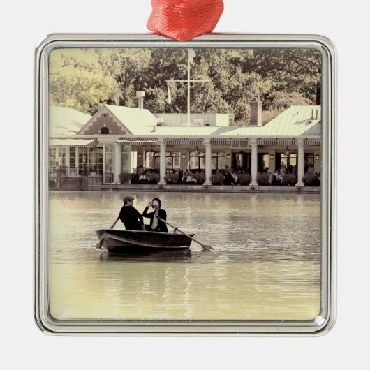 ヴィンテージはセントラル・パークのボートの写真をAntiqued メタルオーナメント (正面)