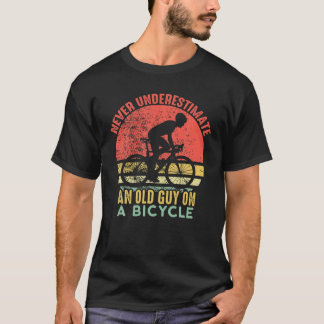 ヴィンテージは決して二頭筋の老人を過小評価しない Tシャツ