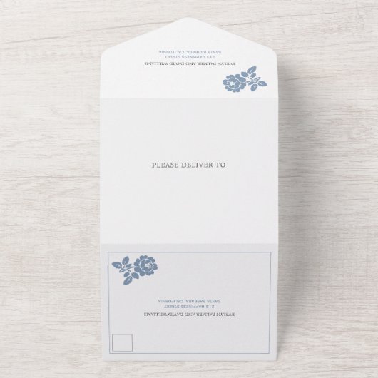 ヴィンテージほこりっぽいブルーバラリースオンホワイト結婚ズアル オールインワン招待状 (外側)