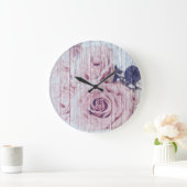 ヴィンテージみすぼらしいシックな濃いピンクのバラが木に ラージ壁時計 (ホーム)