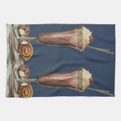 ヴィンテージアイスクリームシェイク、ホイップクリーム&さくらんぼ キッチンタオル (横)