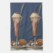ヴィンテージアイスクリームシェイク、ホイップクリーム&さくらんぼ キッチンタオル (縦)