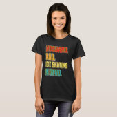 ヴィンテージアイススケートで滑る夫パパアイススケートで滑る伝説 Tシャツ (正面フル)