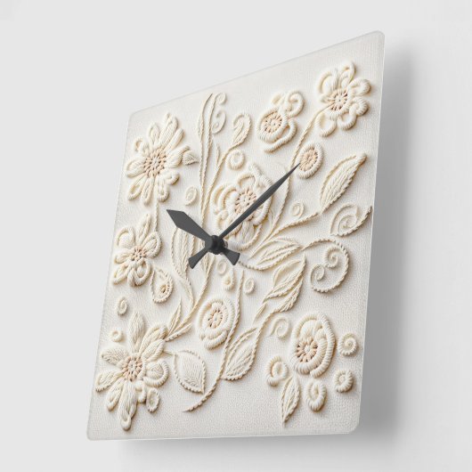 ヴィンテージアイボリー刺繍フローラデザイン スクエア壁時計 (傾斜)