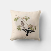 ヴィンテージアイボリー緑色のピンク色の黒い鳥みすぼらしいフローラ クッション (正面)