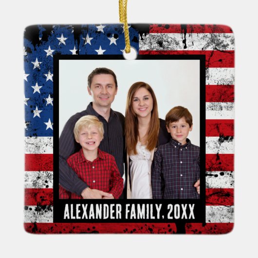 ヴィンテージアメリカ国旗の愛国的な家族の写真 セラミックオーナメント (正面)