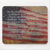 ヴィンテージアメリカ国旗の構成プリアンブルタイポグラフィ マウスパッド (正面)