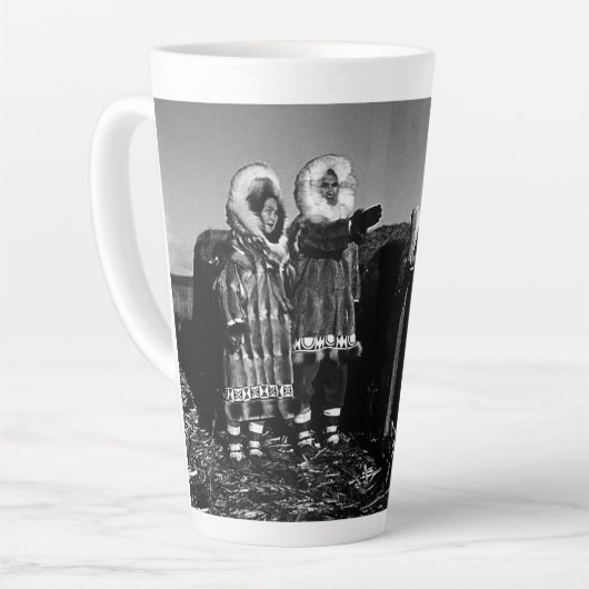 ヴィンテージアラスカの毛皮の服エスキモ北極帯sod igloo カフェラテマグ (左アングル)