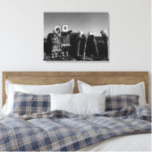 ヴィンテージアラスカの毛皮の服エスキモ北極帯sod igloo キャンバスプリント (インサイチュ (寝室))