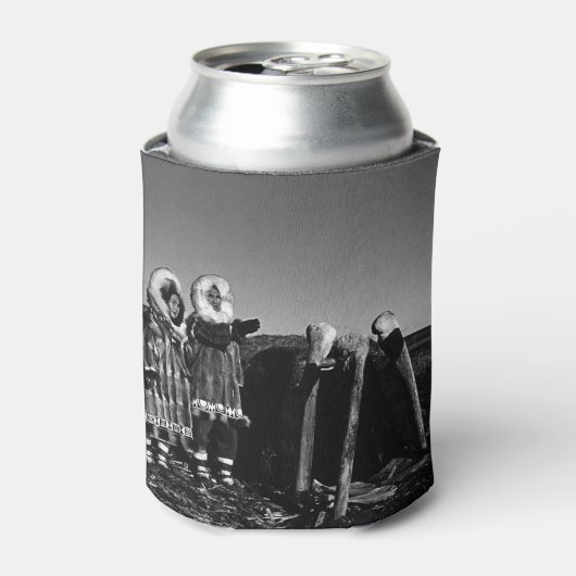 ヴィンテージアラスカの毛皮の服エスキモ北極帯sod igloo 缶クーラー (缶正面)