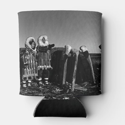 ヴィンテージアラスカの毛皮の服エスキモ北極帯sod igloo 缶クーラー (裏面)