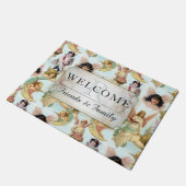 ヴィンテージアンジェルズインクラウドコラージュウェルカムモノグラム ドアマット (アングル)