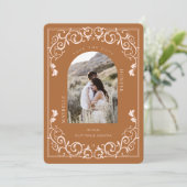 ヴィンテージアンティークフローリッシュスクロールテラコッタ写真 セーブザデート (スタンド正面)