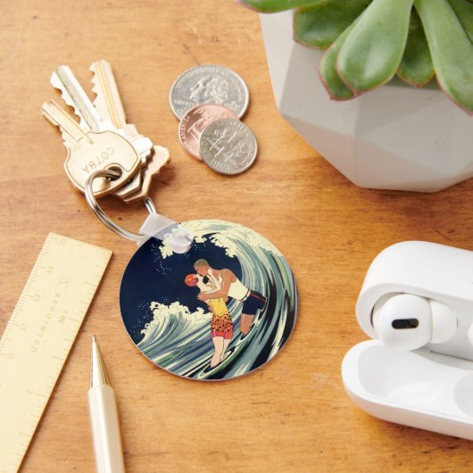 ヴィンテージアールデコ愛好家キスインザウェーブアットビーチ キーホルダー (デスク)