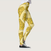 ヴィンテージイエローバックグラウンドシームレス レギンス (右)