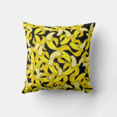 ヴィンテージイエローバナナ：黒い背景 クッション (裏面)