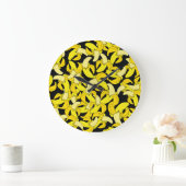 ヴィンテージイエローバナナ：黒い背景 ラージ壁時計 (ホーム)