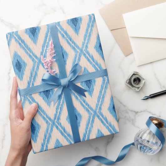 ヴィンテージイカットの青のパターン。 ラッピングペーパー (ギフト)
