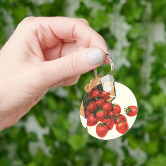 ヴィンテージイチゴ入りバスケット、フードフルーツベリー キーホルダー (手)