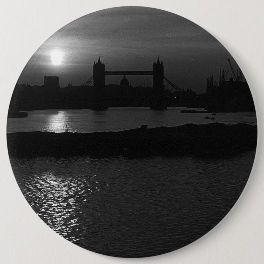 ヴィンテージイングランドロンドンサンセットタワーブリッジ1970 缶バッジ (正面)