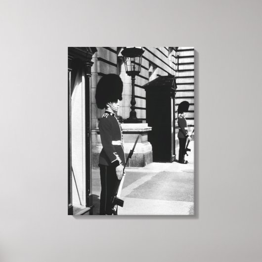 ヴィンテージイングランドロンドンセントリーアットバッキンガム キャンバスプリント (正面)