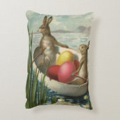 ヴィンテージイースターエッグとボートのイースターバニー アクセントクッション (裏面(縦))