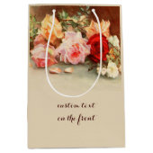 ヴィンテージウェディング、アンティークローズの花の静物 ミディアムペーパーバッグ (正面)