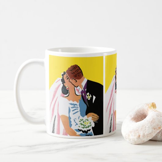 ヴィンテージウェディング、キスする新婦と新郎 コーヒーマグカップ (ドーナツ)