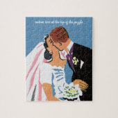 ヴィンテージウェディング、レトロ新郎新婦キスをする ジグソーパズル (縦)