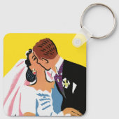 ヴィンテージウェディング、新郎新婦キスをする キーホルダー (裏面)