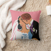 ヴィンテージウェディング、新郎新婦キスをする クッション (ブランケット)