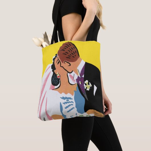 ヴィンテージウェディング、新郎新婦キスをする トートバッグ (クローズアップ)