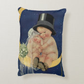 ヴィンテージウェディング、月上のキュートな新婦と新郎 アクセントクッション (裏面(縦))