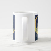 ヴィンテージウェディング、月上のキュートな新婦と新郎 ジャンボコーヒーマグカップ (裏面)