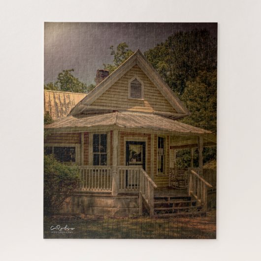 ヴィンテージウッドハウスとポーチのある晴れた日 ジグソーパズル (縦)