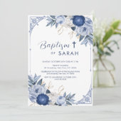 ヴィンテージエレガントブルーフラワーフレームクロスバプテスマ 招待状 (スタンド正面)