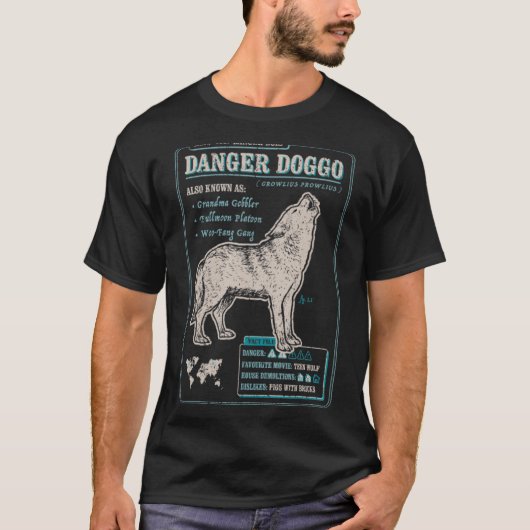 ヴィンテージオオカミ事実ファイル危険Doggo Wolf Tシャツ (正面)