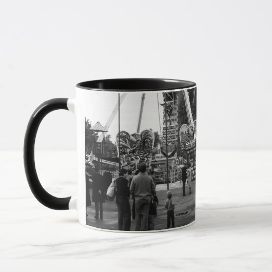 ヴィンテージオーストリアウィーンプラーター遊園地バス  マグカップ (左)