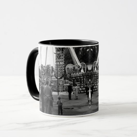 ヴィンテージオーストリアウィーンプラーター遊園地バス マグカップ (正面左)