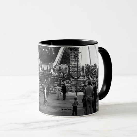 ヴィンテージオーストリアウィーンプラーター遊園地バス  マグカップ (正面右)